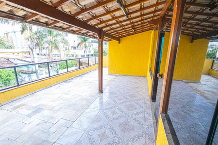 Casa para alugar com 290m², 4 quartos e 4 vagas Casa para alugar com 290m², 4 quartos e 4 vagasVaranda