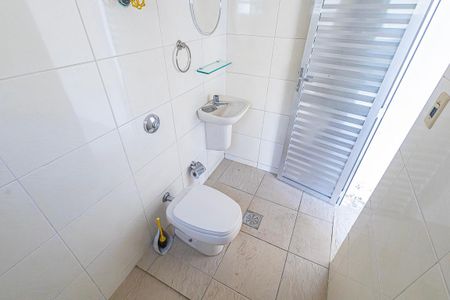 Casa para alugar com 290m², 4 quartos e 4 vagas Casa para alugar com 290m², 4 quartos e 4 vagasBanheiro de serviço