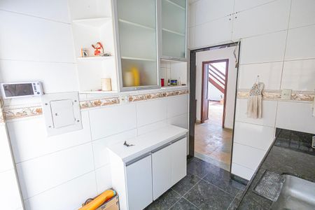 Casa para alugar com 290m², 4 quartos e 4 vagas Casa para alugar com 290m², 4 quartos e 4 vagasCozinha