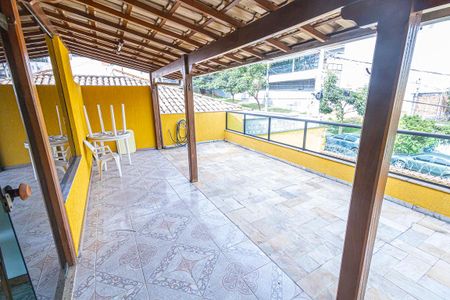 Casa para alugar com 290m², 4 quartos e 4 vagas Casa para alugar com 290m², 4 quartos e 4 vagasVaranda