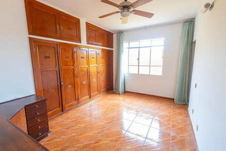 Casa para alugar com 290m², 4 quartos e 4 vagas Casa para alugar com 290m², 4 quartos e 4 vagasQuarto 1/ suite