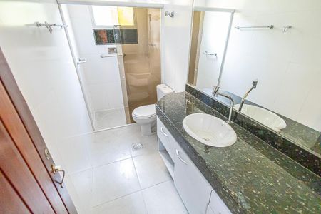 Casa para alugar com 290m², 4 quartos e 4 vagas Casa para alugar com 290m², 4 quartos e 4 vagassuite
