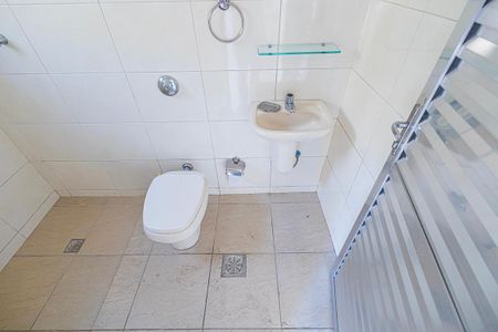 Casa para alugar com 290m², 4 quartos e 4 vagas Casa para alugar com 290m², 4 quartos e 4 vagasBanheiro de serviço