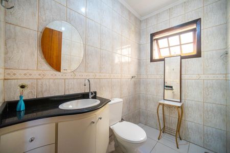 Casa à venda com 157m², 3 quartos e 2 vagasBanheiro