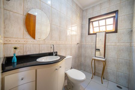 Casa à venda com 157m², 3 quartos e 2 vagasBanheiro
