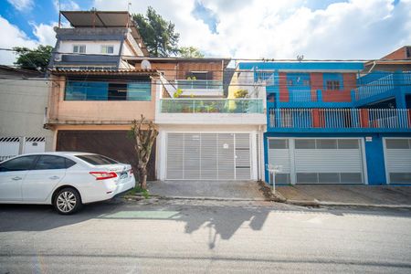 Casa à venda com 157m², 3 quartos e 2 vagasBanheiro