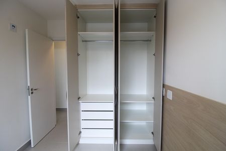 Apartamento para alugar com 52m², 2 quartos e 1 vagaQuarto 2 - Armários