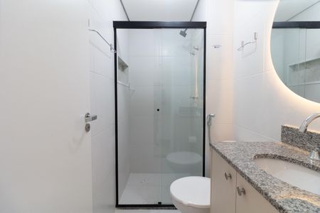 Banheiro social de apartamento para alugar com 2 quartos, 52m² em Butantã, São Paulo