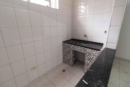 Cozinha de kitnet/studio para alugar com 0 quarto, 28m² em Liberdade, São Paulo