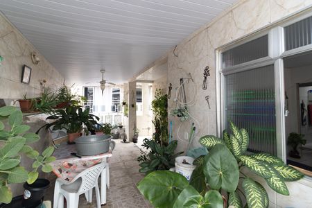Casa para alugar com 76m², 2 quartos e 1 vaga Casa para alugar com 76m², 2 quartos e 1 vagaVaranda
