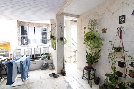 Casa para alugar com 76m², 2 quartos e 1 vaga Casa para alugar com 76m², 2 quartos e 1 vagaVaranda
