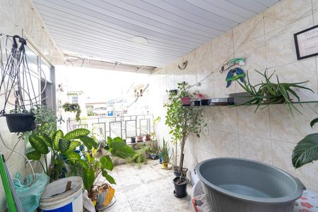 Casa para alugar com 76m², 2 quartos e 1 vaga Casa para alugar com 76m², 2 quartos e 1 vagaVaranda