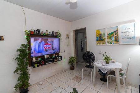 Casa para alugar com 76m², 2 quartos e 1 vaga Casa para alugar com 76m², 2 quartos e 1 vagaSala