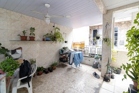 Casa para alugar com 76m², 2 quartos e 1 vaga Casa para alugar com 76m², 2 quartos e 1 vagaVaranda