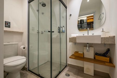 Banheiro de kitnet/studio à venda com 1 quarto, 28m² em Pinheiros, São Paulo