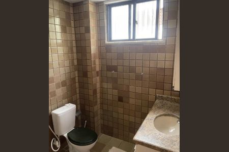 Banheiro de apartamento para alugar com 2 quartos, 96m² em Itapuã, Salvador
