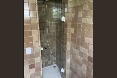 Banheiro de apartamento para alugar com 2 quartos, 96m² em Itapuã, Salvador