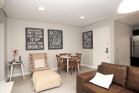 Sala de kitnet/studio à venda com 1 quarto, 51m² em Floresta, Porto Alegre