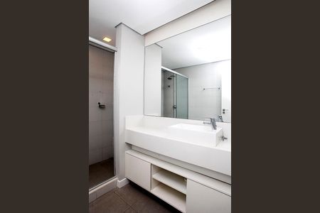 Banheiro de kitnet/studio à venda com 1 quarto, 51m² em Floresta, Porto Alegre
