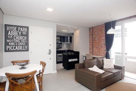 Sala de kitnet/studio à venda com 1 quarto, 51m² em Floresta, Porto Alegre