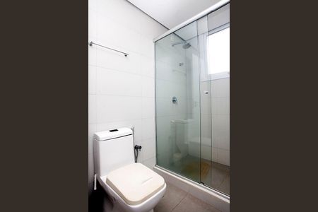 Banheiro de kitnet/studio à venda com 1 quarto, 51m² em Floresta, Porto Alegre