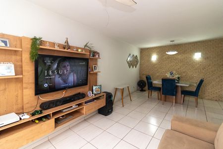 Casa para alugar com 56m², 2 quartos e 1 vaga Casa para alugar com 56m², 2 quartos e 1 vagaSala