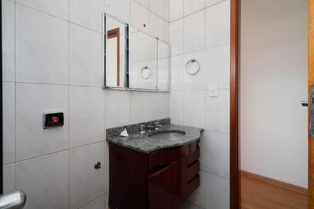 Casa à venda com 235m², 4 quartos e 6 vagasBanheiro 2