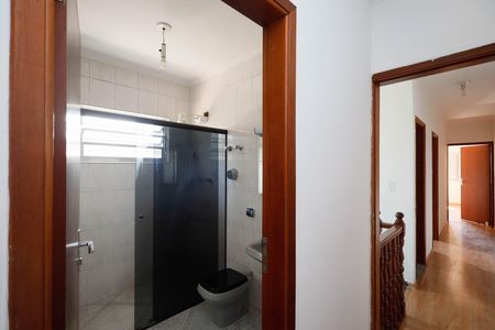 Casa à venda com 235m², 4 quartos e 6 vagasBanheiro 1