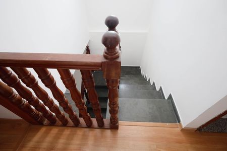 Casa à venda com 235m², 4 quartos e 6 vagasEscada 