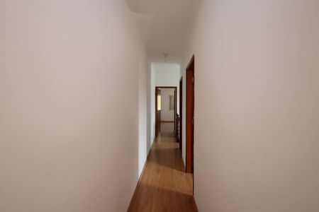 Casa à venda com 235m², 4 quartos e 6 vagasCorredor