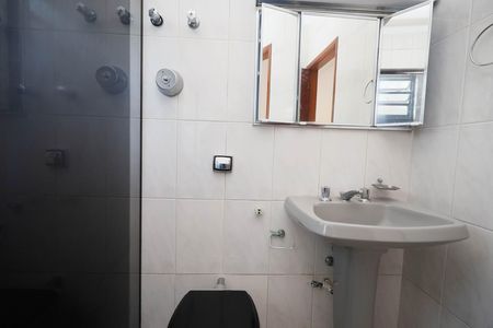 Casa à venda com 235m², 4 quartos e 6 vagasBanheiro 1
