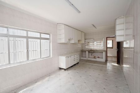 Casa à venda com 235m², 4 quartos e 6 vagasCozinha 