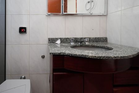 Casa à venda com 235m², 4 quartos e 6 vagasBanheiro 2
