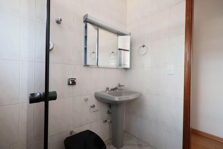 Casa à venda com 235m², 4 quartos e 6 vagasBanheiro 1