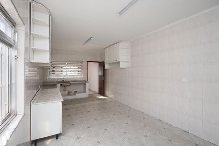 Casa à venda com 235m², 4 quartos e 6 vagasCozinha 