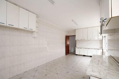 Casa à venda com 235m², 4 quartos e 6 vagasCozinha 