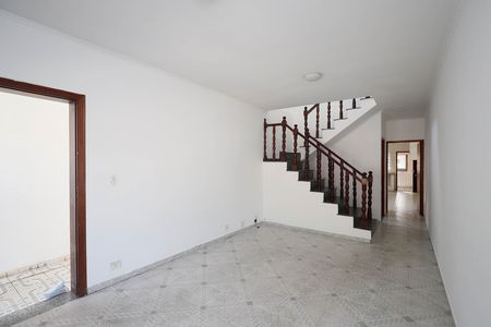 Casa à venda com 235m², 4 quartos e 6 vagasSala
