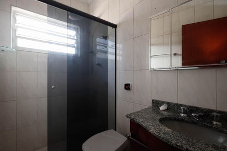 Casa à venda com 235m², 4 quartos e 6 vagasBanheiro 2