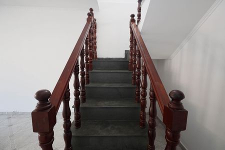 Casa à venda com 235m², 4 quartos e 6 vagasEscada 