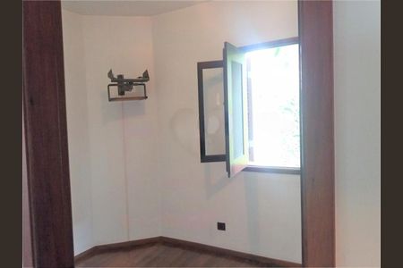 Casa à venda com 4 quartos, 300m² em Chácara Meyer, São Paulo