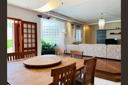 Casa à venda com 4 quartos, 300m² em Chácara Meyer, São Paulo