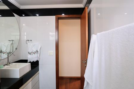 Apartamento à venda com 132m², 4 quartos e 2 vagas Apartamento à venda com 132m², 4 quartos e 2 vagasBanheiro