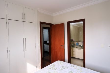 Apartamento à venda com 132m², 4 quartos e 2 vagas Apartamento à venda com 132m², 4 quartos e 2 vagasSuíte