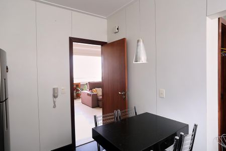 Apartamento à venda com 132m², 4 quartos e 2 vagas Apartamento à venda com 132m², 4 quartos e 2 vagasCozinha