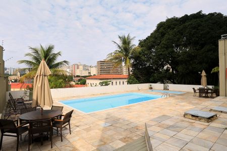 Apartamento à venda com 132m², 4 quartos e 2 vagas Apartamento à venda com 132m², 4 quartos e 2 vagasÁrea comum - Piscina