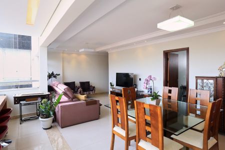 Sala de apartamento à venda com 4 quartos, 132m² em Floresta, Belo Horizonte