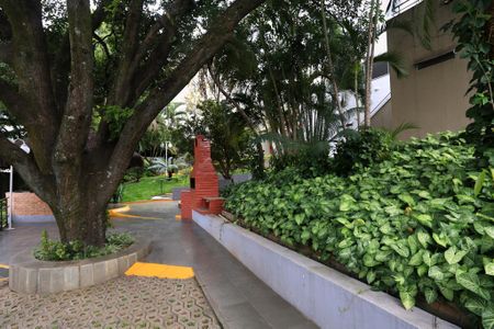 Apartamento à venda com 132m², 4 quartos e 2 vagas Apartamento à venda com 132m², 4 quartos e 2 vagasÁrea comum - Churrasqueira