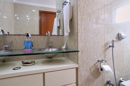 Apartamento à venda com 132m², 4 quartos e 2 vagas Apartamento à venda com 132m², 4 quartos e 2 vagasBanheiro da Suíte
