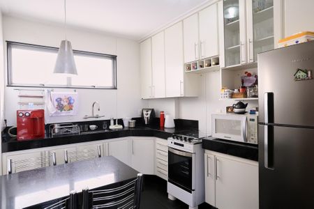 Apartamento à venda com 132m², 4 quartos e 2 vagas Apartamento à venda com 132m², 4 quartos e 2 vagasCozinha