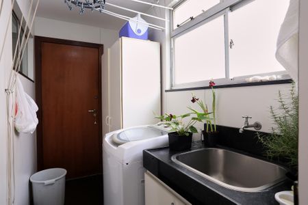 Apartamento à venda com 132m², 4 quartos e 2 vagas Apartamento à venda com 132m², 4 quartos e 2 vagasÁrea de Serviço